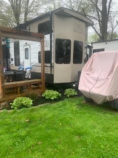 Salem Villa Grand Forest River 42ft